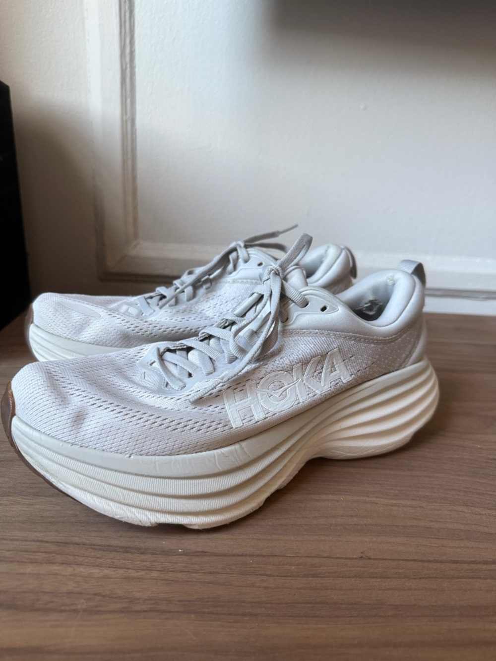 HOKA bondi 8 Women's White CLightweight Running Shoes 8.5